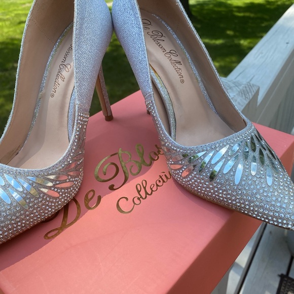 Silver heels - Picture 7 of 7